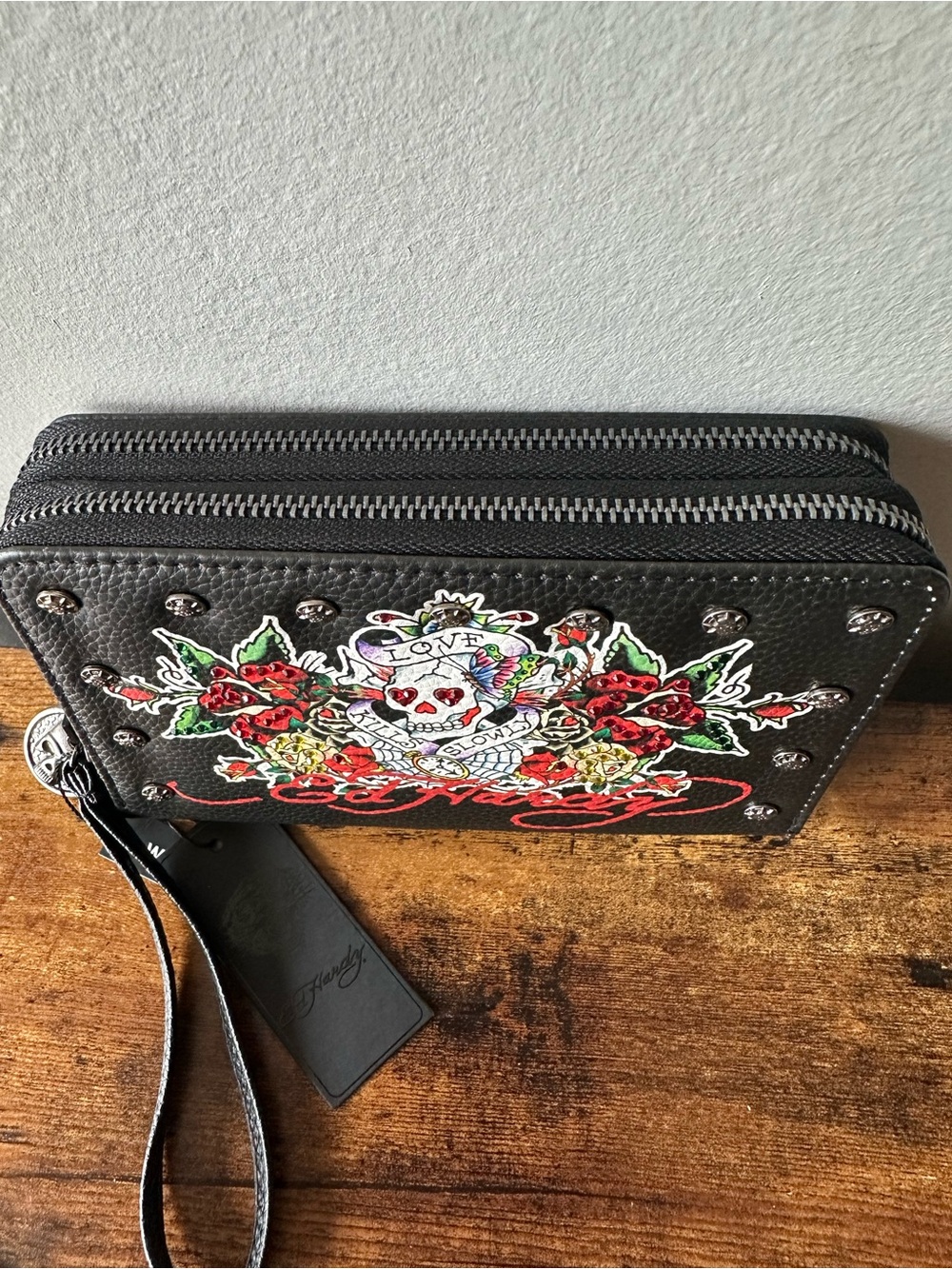 Ed Hardy Black Skull & Roses Studded Dual Compartment Wallet Wristlet NWT - Picture 4 of 7